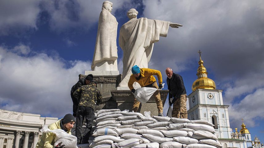 Kijev-szobrok-AFP.jpg