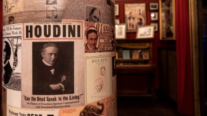 Houdini-1R.jpg