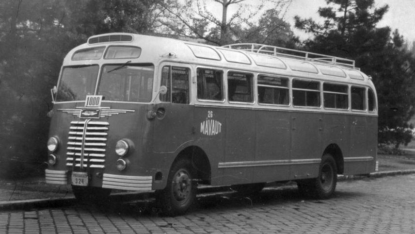 Ikarus_IK30_autobusz_az_ezredik._Fortepan_26332-R.jpg