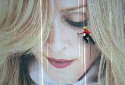 Madonna óriásplakát MTI EPA.jpg