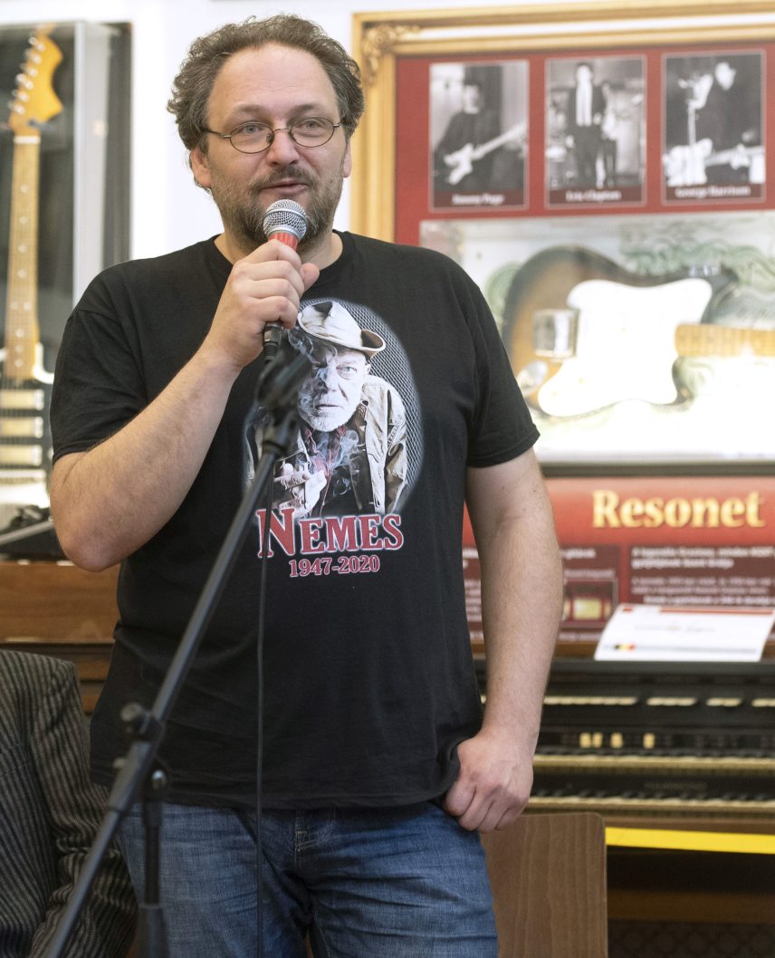 Bálint Csaba a Roadlegendák legendás roadok című könyv szerzője MTI.jpg