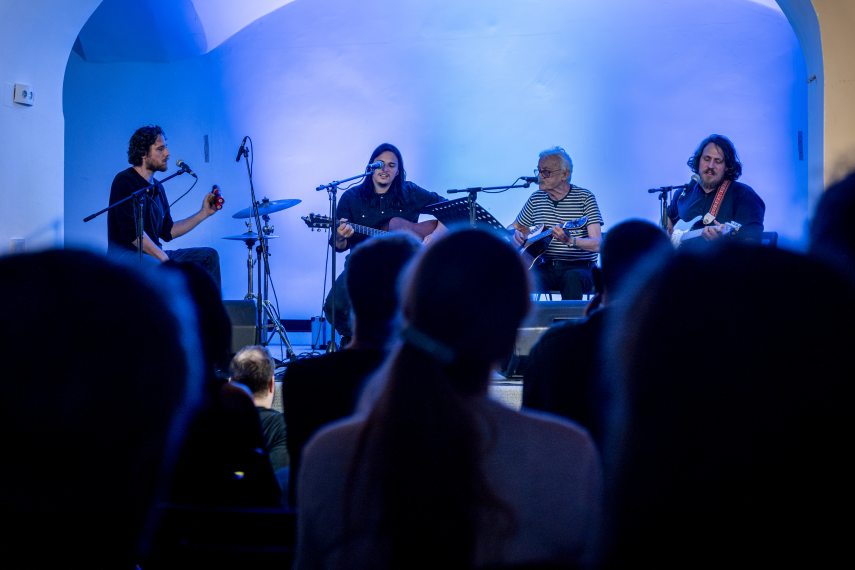 Ütött-Kopott Angyal koncert a Virág Benedek Házban / Szert Zsigmond, Lee Olivér, Tóth János Rudolf, Fejér Simon Pál /Fotó: Antal Dániel / Kultúra.hu