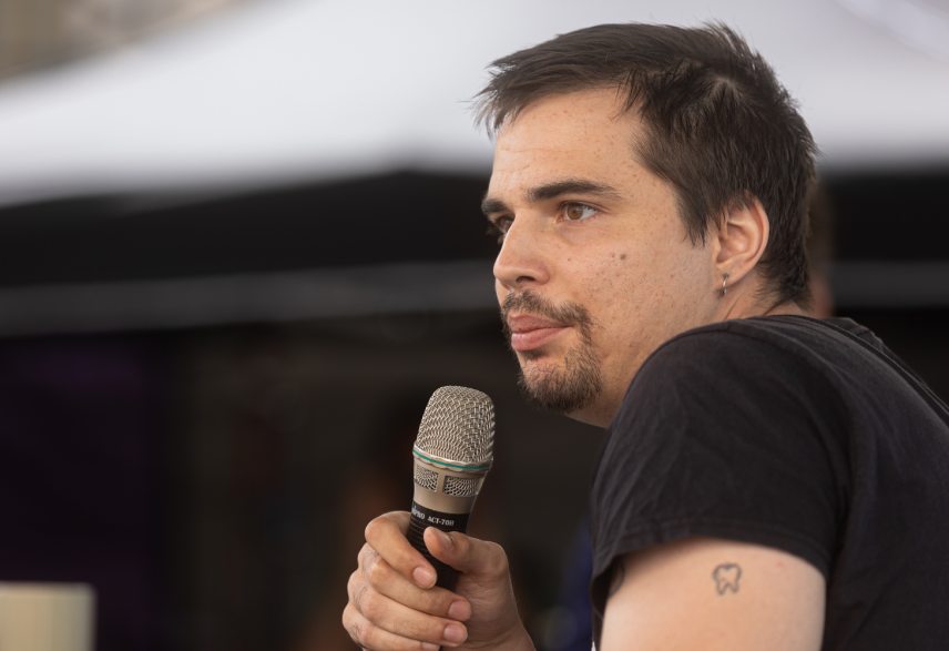 Vilmányi Benett a Nekem az olvasás – fiatal szemmel programon a  95. Ünnepi Könyvhéten 2024. 06. 14-én/Fotó: Csákvári Zsigmond / Kultúra.hu