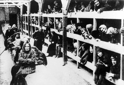 Auschwitz barak AFP.jpg