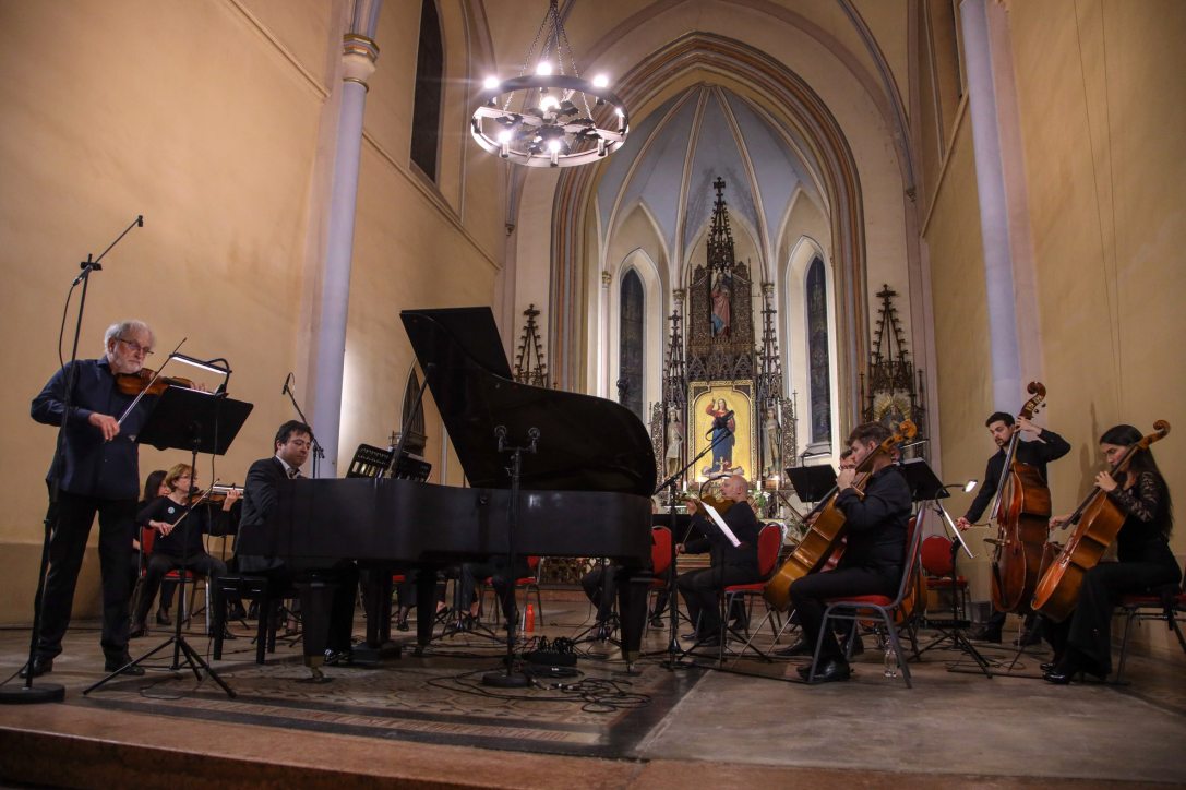 A veszprémi Mendelssohn Kamarazenekar.jpg