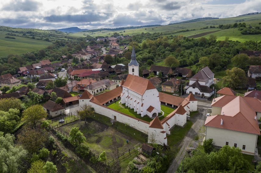 Az unitárius erődtemplom, melyet a XVII. század elején erősítettek meg védelmi céllal. Az UNESCO Világörökség listáján is szereplő templom a Szent László-legenda jeleneteit ábrázoló freskóiról is nevezetes. Fotó: Molnár-Bernáth László / MTI