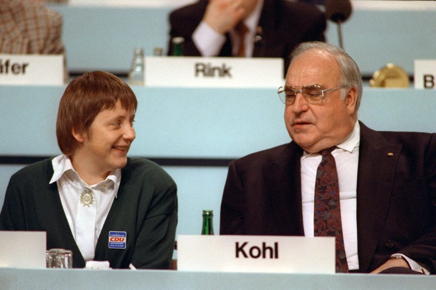 Angela Merkel és Helmut Kohl 1991. december 16-án. Fotó: Michael Jung / dpa Picture-Alliance via AFP