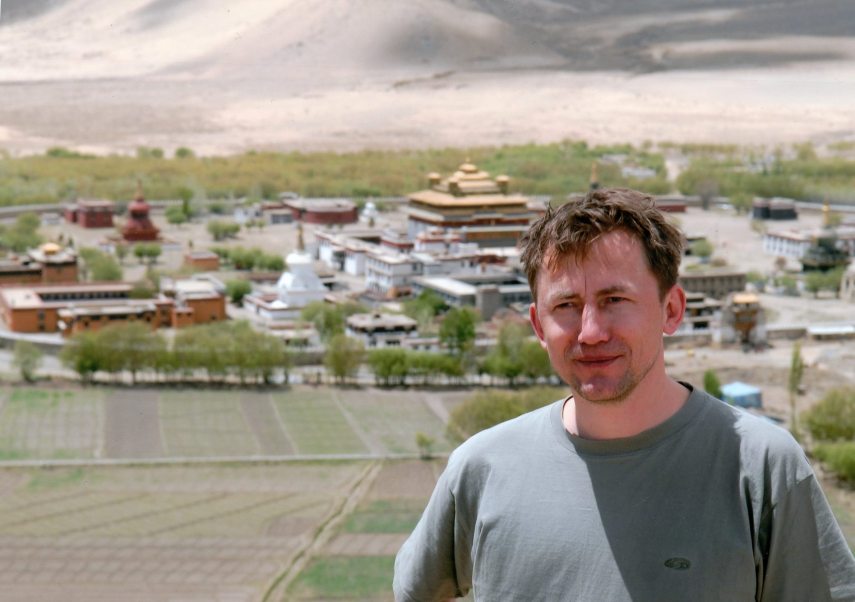 Száraz Miklós György a Szamje kolostornál Tibetben 2006-ban