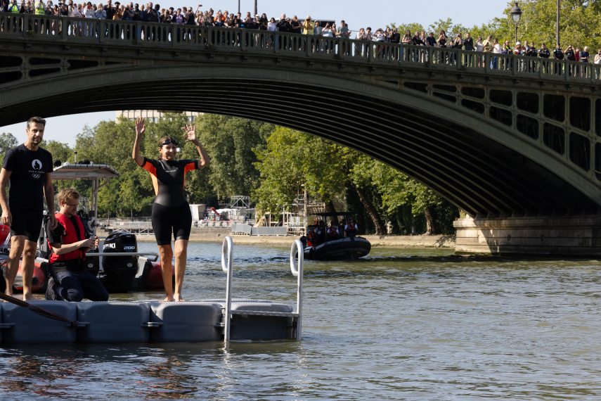 Anne Hidalgo is úszott a Szajnában. Fotó: Joel Saget / AFP