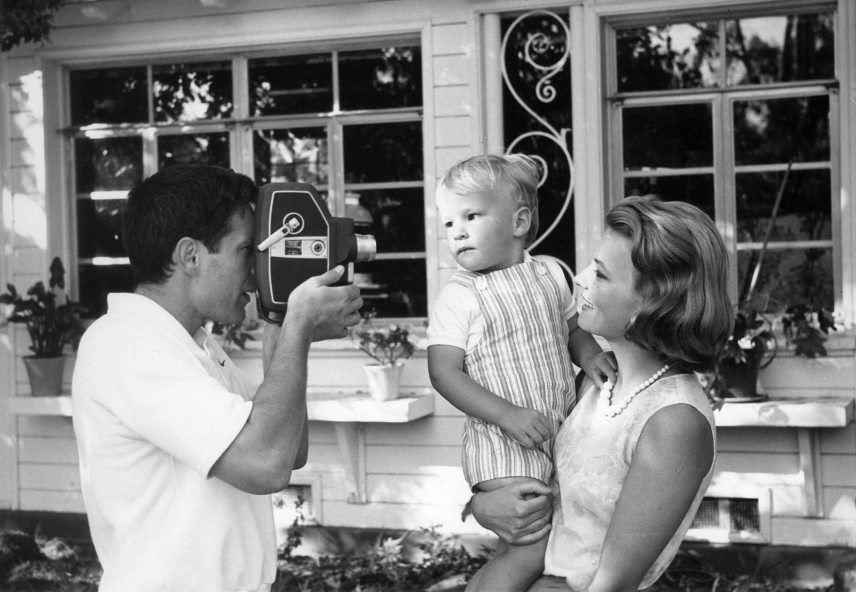 John Cassavetes et Gena Rowlands  John Cassavetes et Gena Rowlands  John Cassavetes et Gena Rowlands avec leur fils Nick (Photo by Archives du 7eme Art / Photo12 via AFP)