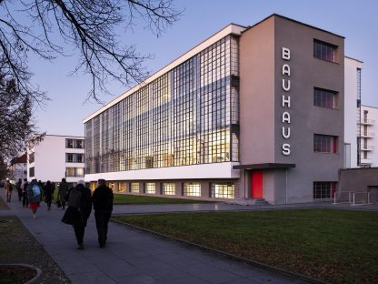 A dessaui Bauhaus-iskola épülete.jpg