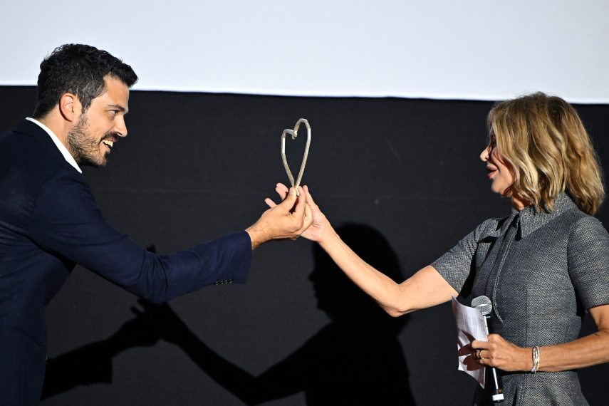 US actress Meg Ryan (R) receives the honorary "Heart of Sarajevo" award from Bosnian film producer and director of Sarajevo Film Festival, Jovan Marjanovic during 30th Sarajevo Film Festival, in Sarajevo, on August 20, 2024.
ELVIS BARUKCIC / AFP