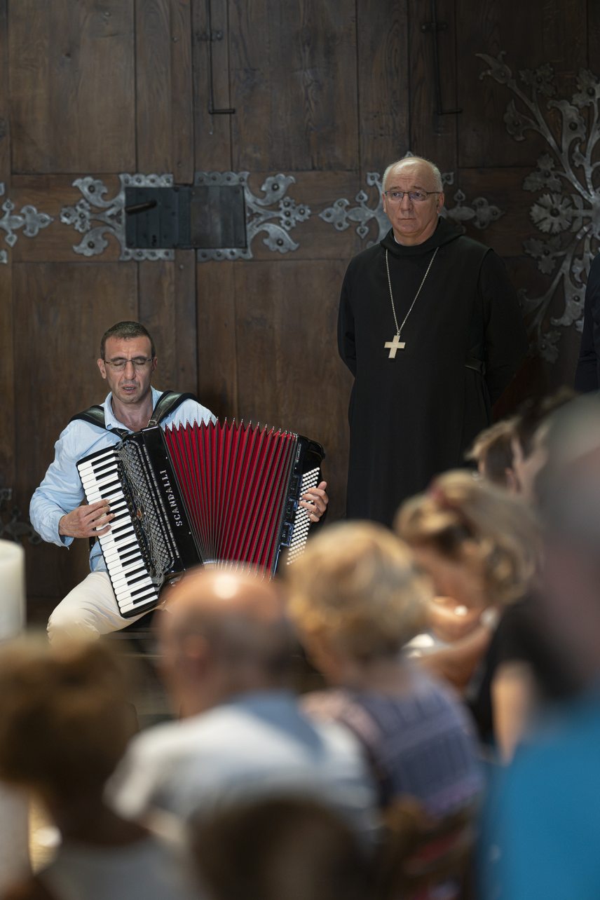 David Yengibarian harmonikaművész és Hortobágyi T. Cirill főapát