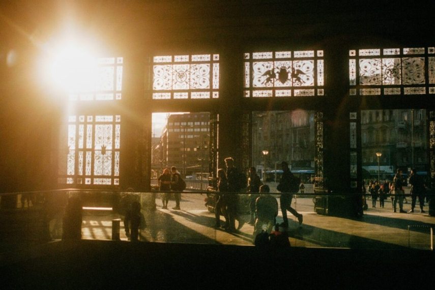 Budapest Keleti railway station - Mrs. Harris Goes to Paris