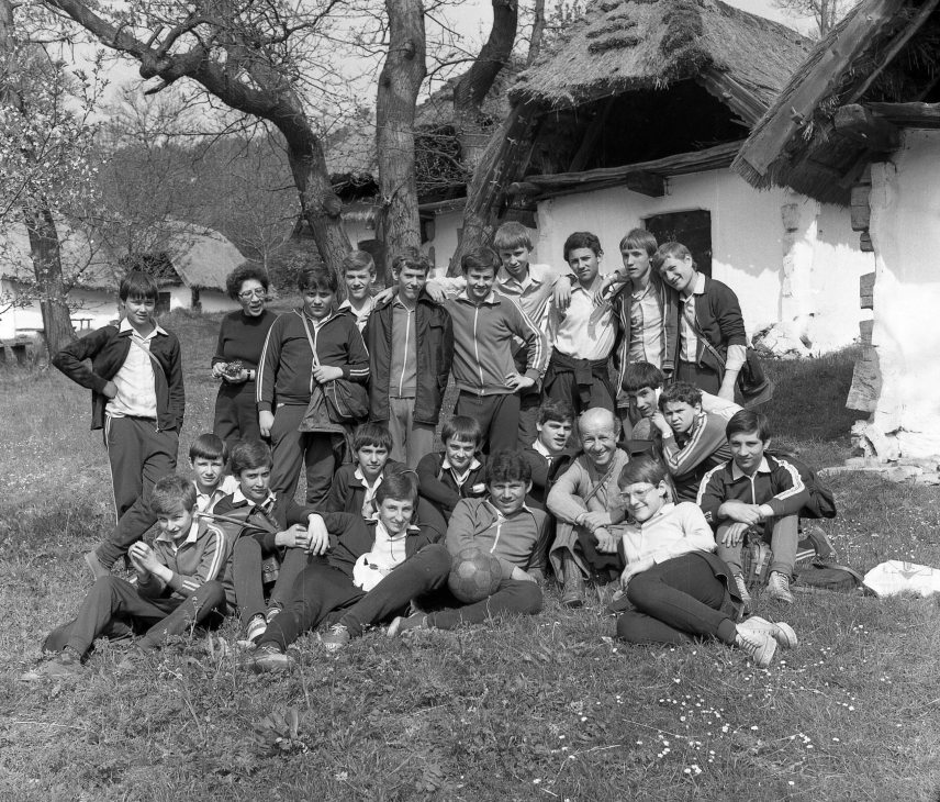 Iskolai focicsapat Csákon 1980-ban. Fotó: Baráth Endre / FORTEPAN