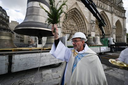 Notre-Dame harangjai AFP.jpg