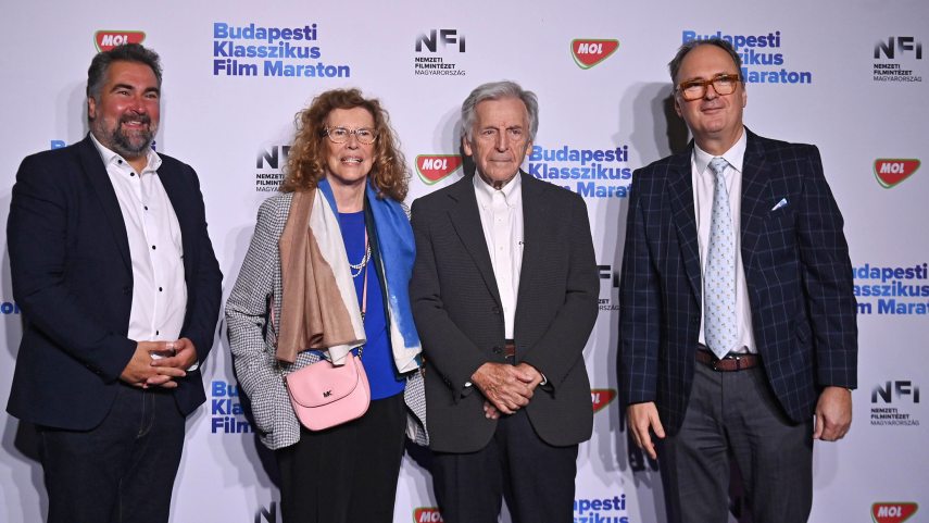 Budapest, 2024. szeptember 17.
Káel Csaba, a mozgóképipar fejlesztéséért felelős kormánybiztos, a Nemzeti Filmintézet elnöke, Costa-Gavras Oscar- és César-díjas francia filmrendező, producer, forgatókönyvíró és felesége Michele Ray-Gavras, valamint Ráduly György, a Nemzeti Filmintézet - Filmarchívum igazgatója (j-b) a 7. Budapesti Klasszikus Film Maraton megnyitóján az Uránia Nemzeti Filmszínházban 2024. szeptember 17-én.
MTI/Bruzák Noémi