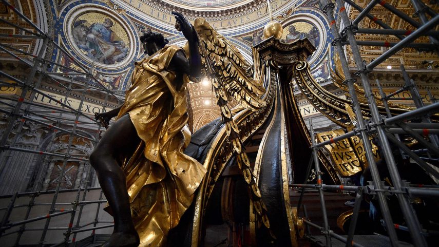 A Szent Péter-bazilika baldachinjának restaurálása AFP.jpg