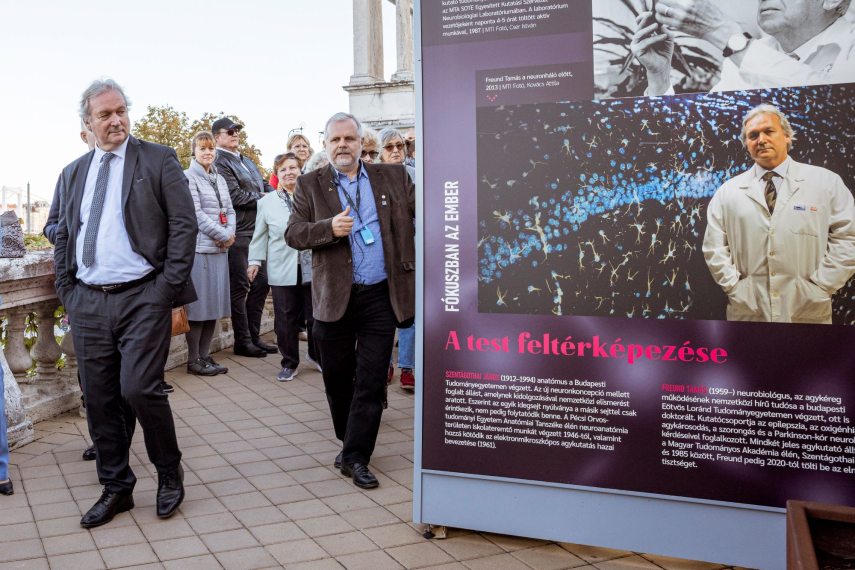 Freund Tamás a Heuréka! A magyar géniusz nyomában kiállításon. Fotó: Várkapitányság