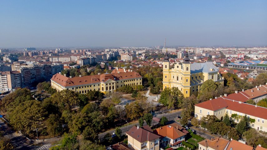 Nagyvárad, 2019. október 25.
A római katolikus székesegyház (jobbról) és a püspöki palota Nagyváradon 2019. október 25-én.
MTI/Czeglédi Zsolt