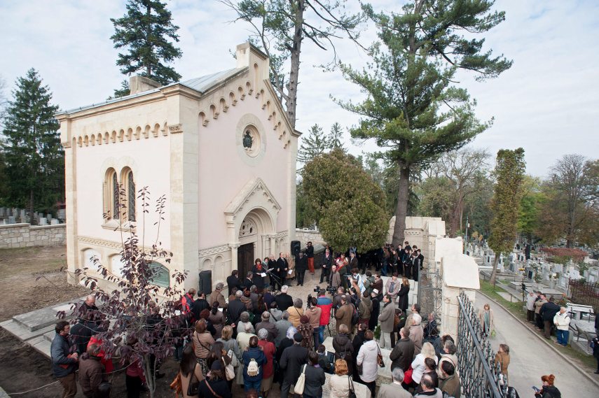 Kolozsvár, 2014. október 29.
A felújított Bánffy-kripta ünnepélyes átadása a Házsongárdi temetőben, Kolozsváron 2014. október 29-én.
MTI Fotó: Biró István