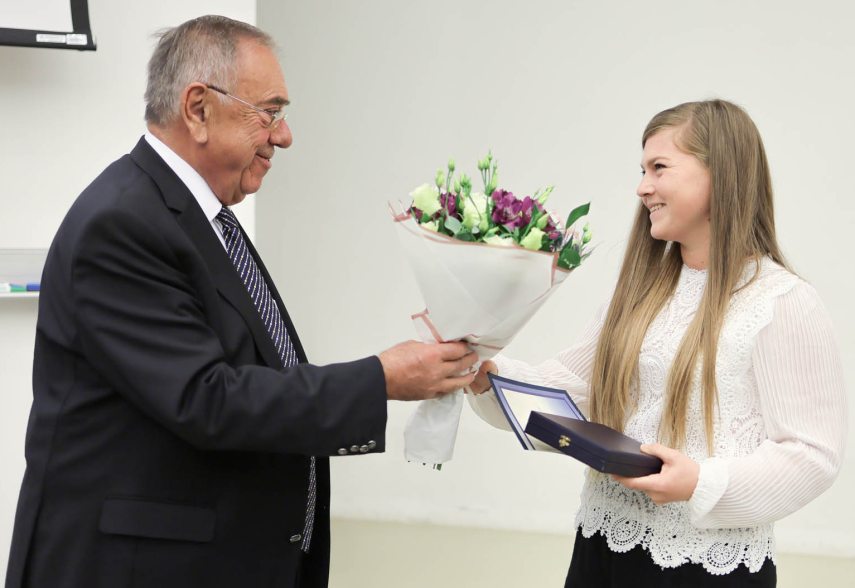 A junior Szentágothai díjas dr. Lanszki Zsófia, a PTE Természettudományi Kar adjunktusa, a Virológiai Nemzeti Laboratórium kutatója