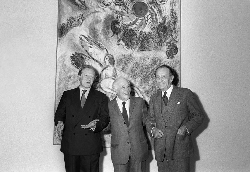 Famous artist Marc Chagall (C), surrounded by French Culture Maurice Druon (L) and writer and former Culture minister André Malraux (R), poses on July 7, 1973 in front of one of his paintings during the inauguration of Marc Chagall museum in Nice, gathering many masterpieces of the painter.
AFP