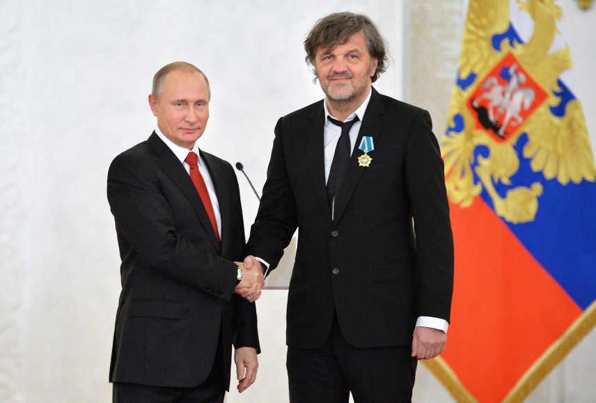 Russian President Vladimir Putin (L) shakes hand with Serbian filmmaker Emir Kusturica after he was was presented with the Order of Friendship at the ceremony presenting state awards and presidential prizes to foreign citizens for special merits in strengthening peace, friendship, cooperation and mutual understanding between the people during the Unity Day awards ceremony in Moscow on November 4, 2016.
Alexei Druzhinin / Sputnik / AFP