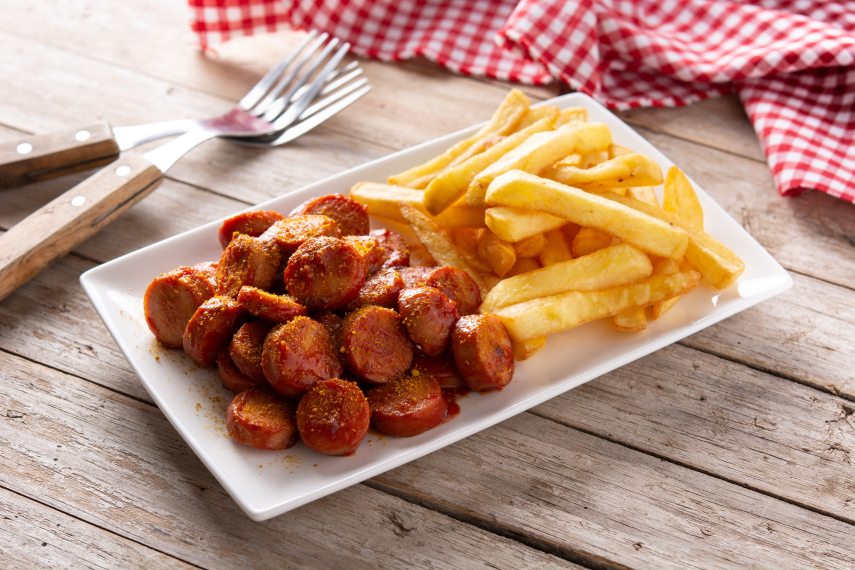 A tradicionális currywurst. Fotó: Shutterstock