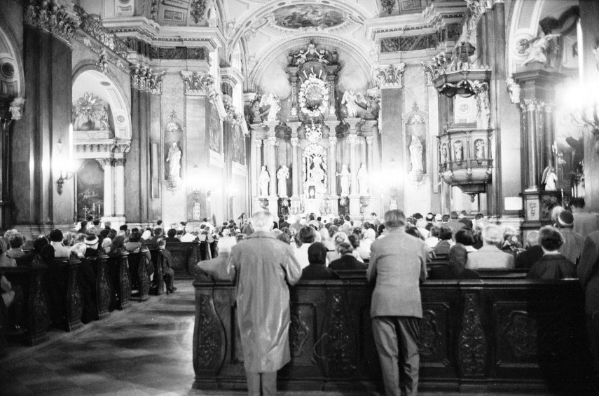 Mise a Belvárosi Ferences templomban. Fotó: ETH Zürich / FORTEPAN