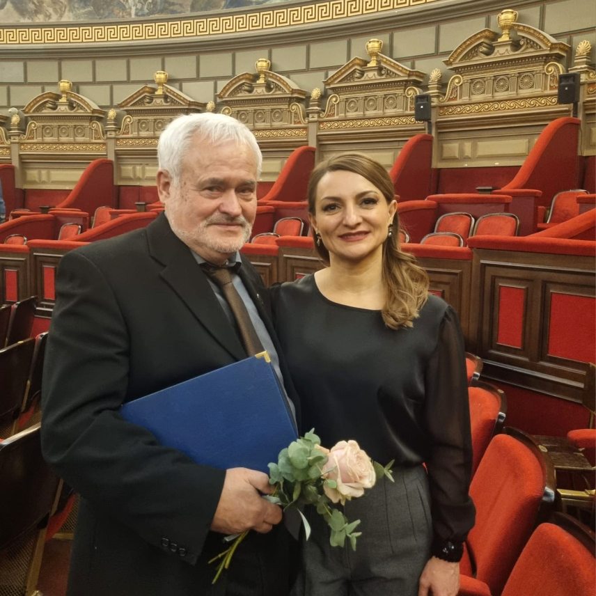 Szép Gyula igazgató és Egyed Apollónia énekművész a bukaresti díjátadón. Fotó forrása: Kolozsvári Magyar Opera