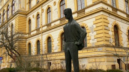 József Attila szobra.jpg