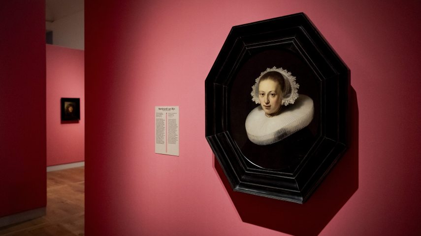 AMSTERDAM - Portrait of a young woman (The Middendorf Rembrandt) by painter Rembrandt van Rijn in the exhibition From Rembrandt to Vermeer at the H'ART Museum. The exhibition brings together works by the two painters. ANP ROBIN VAN LONKHUIJSEN netherlands out - belgium out
ROBIN VAN LONKHUIJSEN / ANP MAG / ANP via AFP