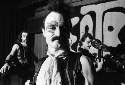 Beatrice-koncert egy moziban 1979-ben. A képen: Gidófalvy Attila, Nagy Feró, Lugosi László. Fotó: Urbán Tamás / Fortepan