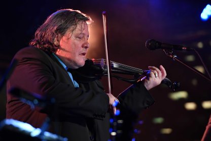 Szarka Tamás Kossuth-díjas énekes, zeneszerző, zenész, költő koncertje az M2 Petőfi TV Akusztik című adásában. Fotó: Zih Zsolt / MTI