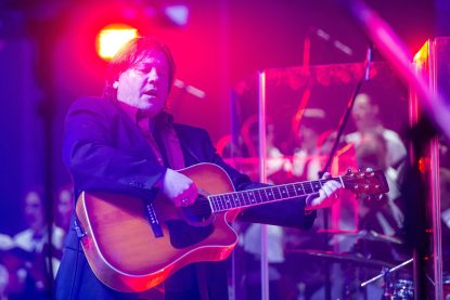 Szarka Tamás énekes a Ghymes együttes Nagykarácsony című jótékonysági koncertjén. Fotó: Marjai János / MTI