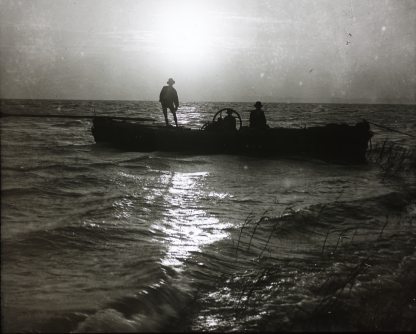 »Halászbárka a Balatonon.« Leltári jelzet: MMKM.TFGY.2017-11-04. Fotó: Fortepan / Magyar Műszaki és Közlekedési Múzeum / Történeti Fényképek Gyűjteménye