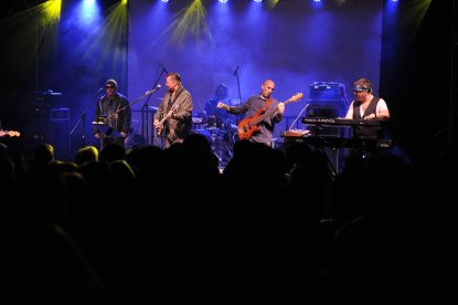 Az Ismerős Arcok együttes jótékonysági koncertje Szentendre főterén 2016. szeptember 23-án. Fotó: Kovács Attila / MTI