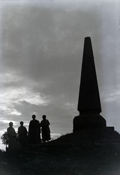 Ukrajna, Kárpátalja, Munkács őrhegyaljai (podheringi) emlékoszlop, az 1848–49-es szabadságharc során, 1849.04.22-én vívott csata emlékére állították 1901-ben.Fotó: Fortepan / Révay Péter