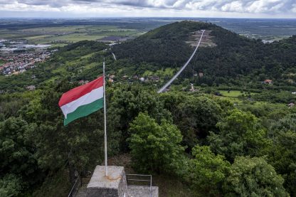 A drónnal készült képen az újonnan átadott Nemzeti Összetartozás Hídja Sátoraljaújhelyen a nemzeti összetartozás napján, 2024. június 4-én. Fotó: MTI/Czeglédi Zsolt