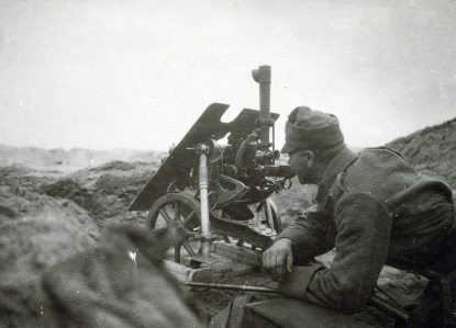 Lövészárok 1915-ben. Fotó: Fortepan / Visnyovszky Éva