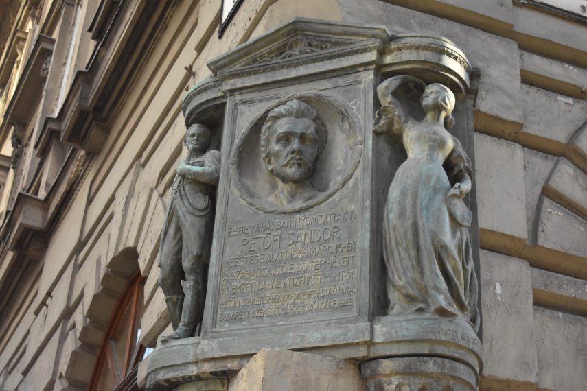 Emléktábla a Horváth-házon.   Fotó: Budai Kriszta / Kultúra.hu