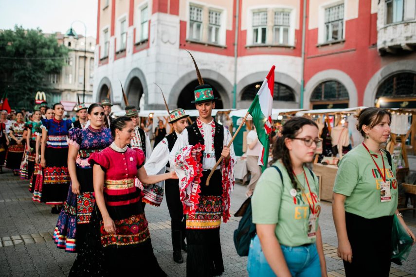 Néptánckavalkád Szabadkán.jpg