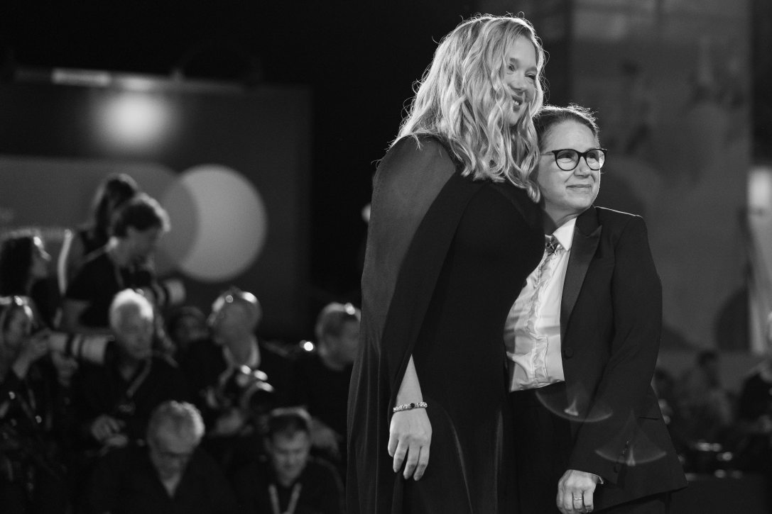 112936-RED_CARPET_-_SILENT_FRIEND_-_L__a_Seydoux_and_Ildik___Enyedi__Credits_Jacopo_Salvi_La_Biennale_di_Venezia_-_Foto_ASAC___7_.jpg
