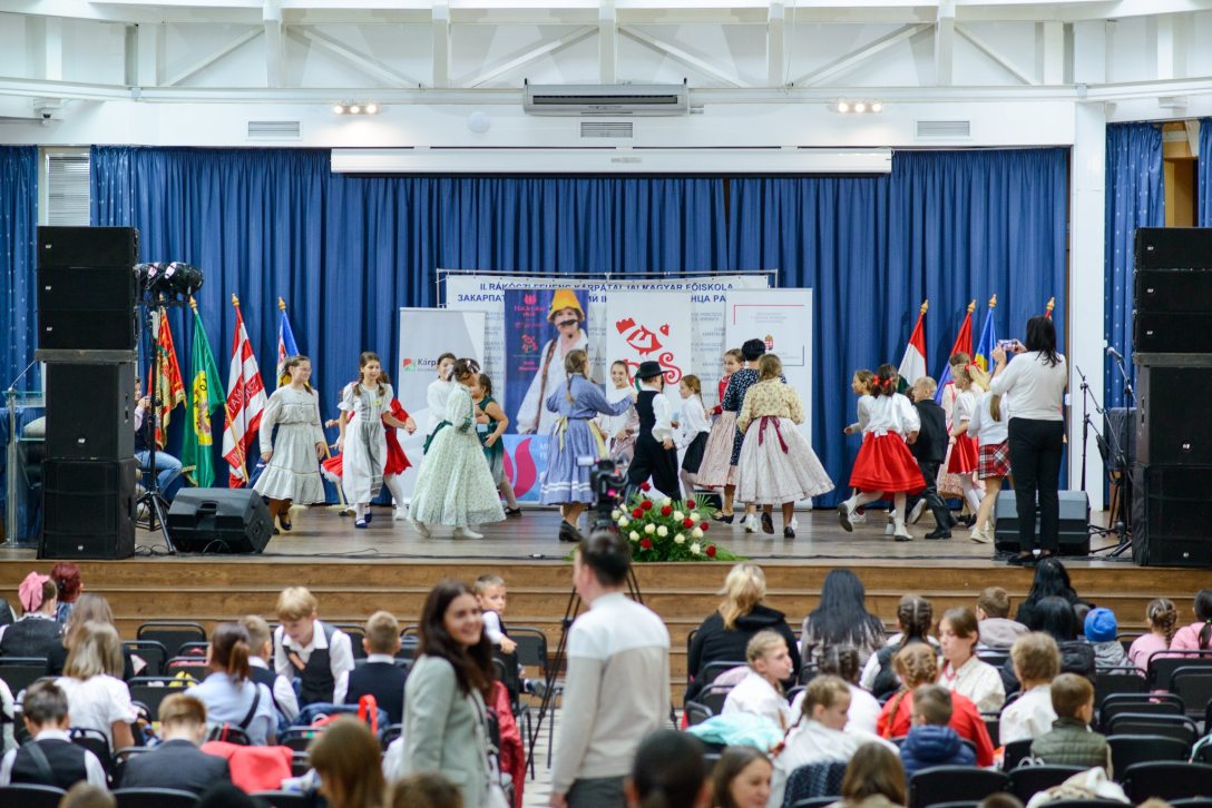 Meseszínpad Beregszászon.jpg