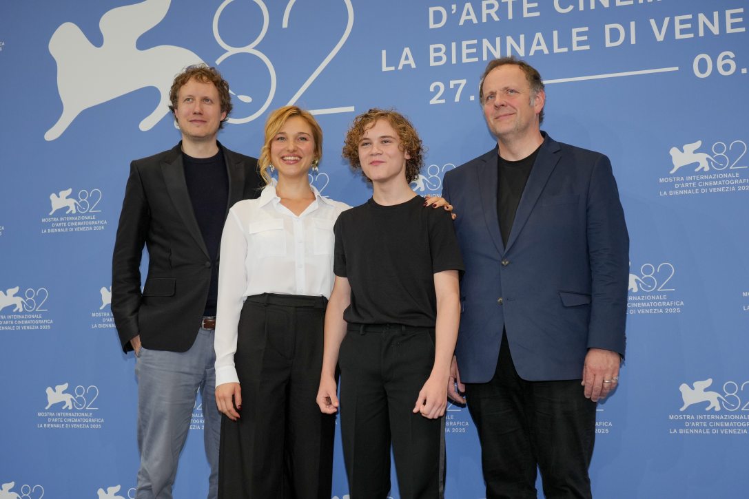 104451-PHOTOCALL_-_ORPHAN_-_Film_Delegation__Credits_Andrea_Avezz____La_Biennale_di_Venezia_-_Foto_ASAC___1_.jpg