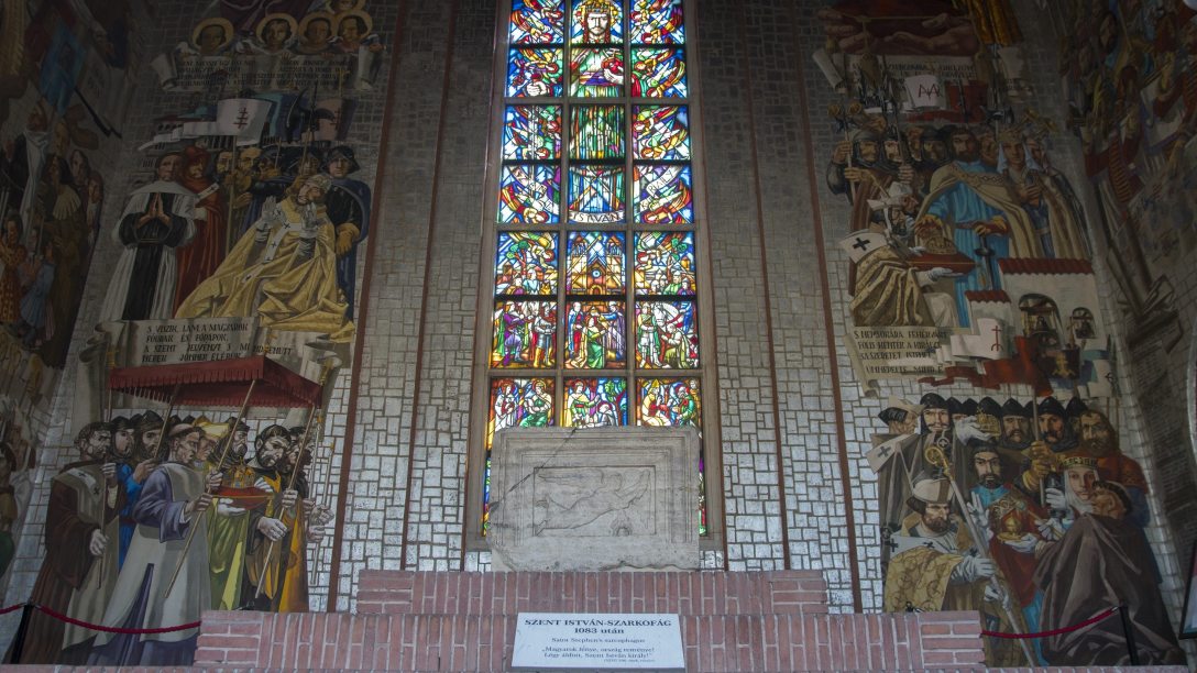 Szent István szarkofágja 1..jpg