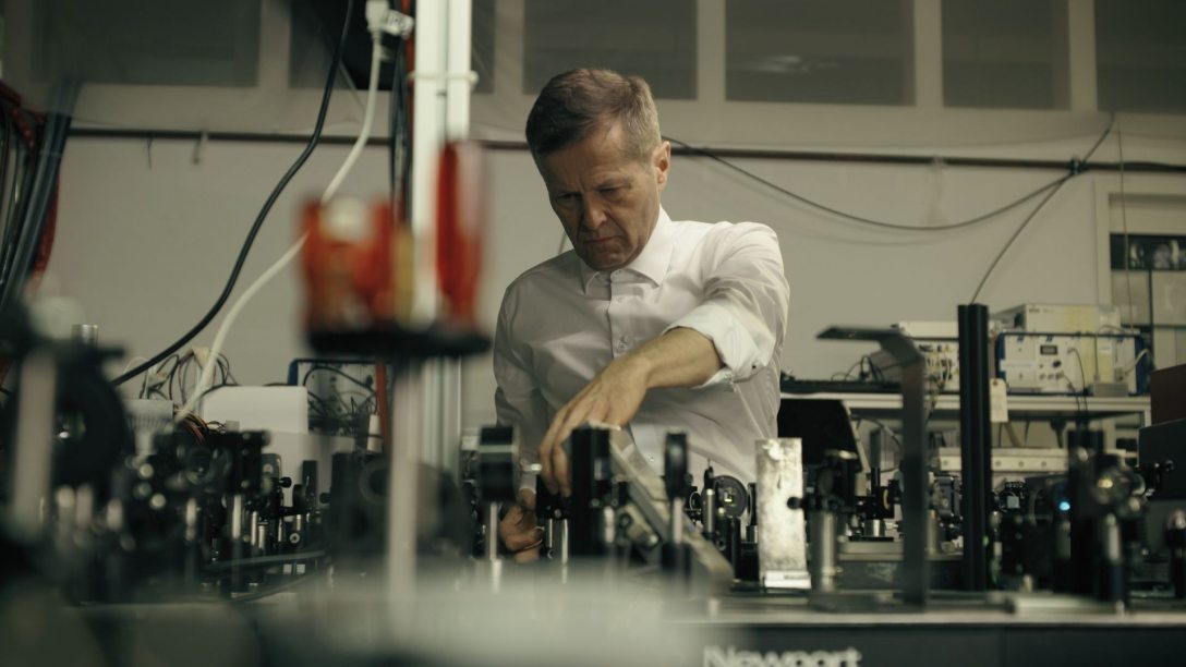 KrauszFerenc_AzElektronokNyomaban (002).jpg