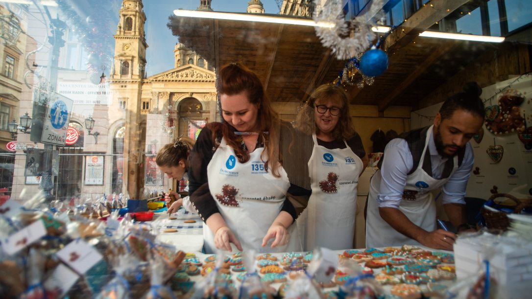 Mi azt tanítjuk, hogy az adás közjó, nem önpromó