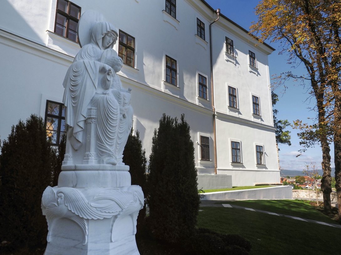 Varga Ferenc_Szűz Mária szobor Nagyszeminárium kert2.jpg